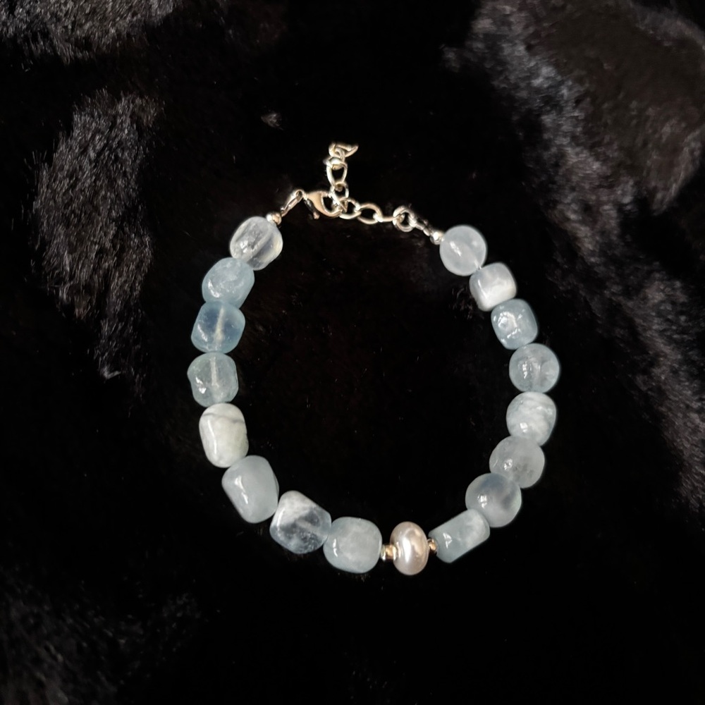 Aquamarine Beaded Bracelet with Pearl Accent